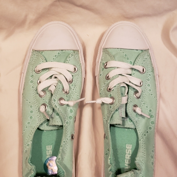Converse sneakers nwot - Picture 3 of 5